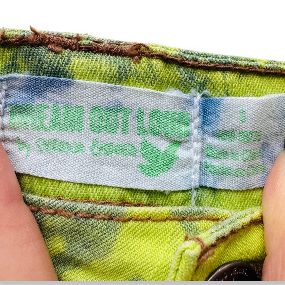 DREAM OUT LOUD BY SELENA GOMEZ Neon Green Tie Dye Frayed Denim Shorts Size 3 - Picture 3 of 7